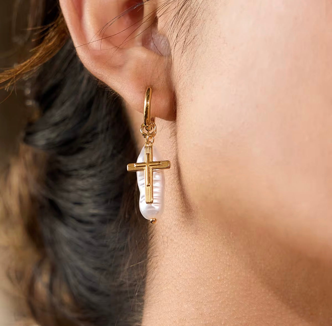 Lyon Pearl Earrings
