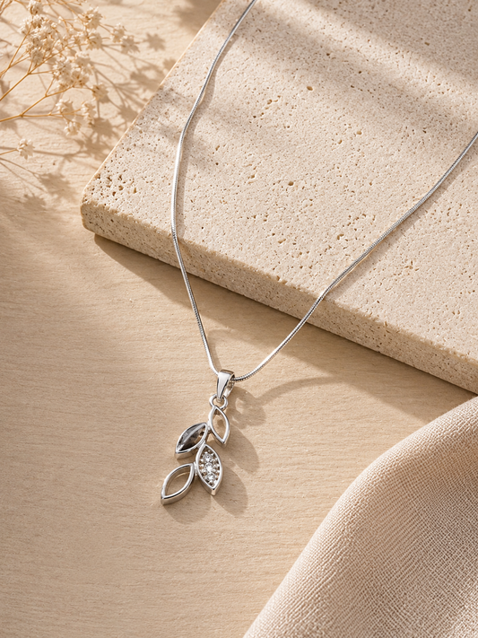 Lili Necklace