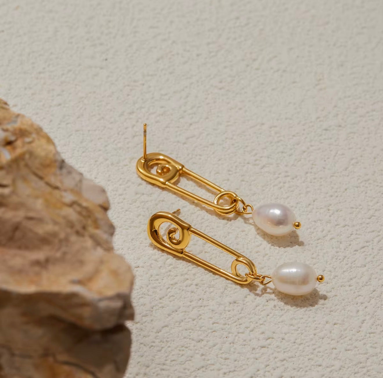 Clip Pearl Earring