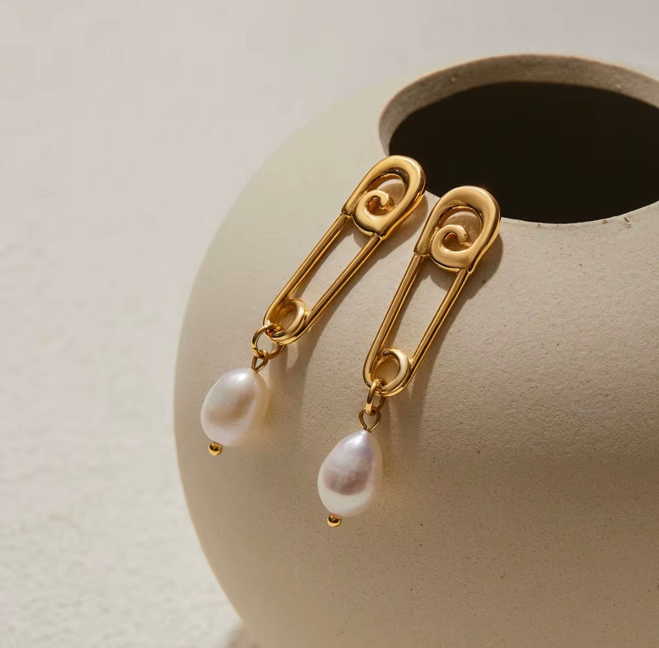 Clip Pearl Earring