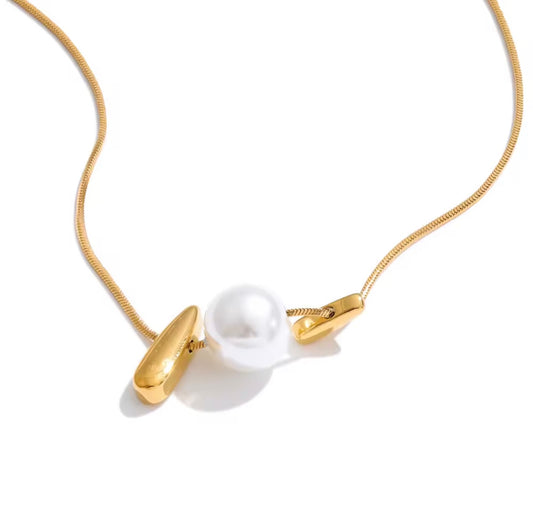 Lola Necklace